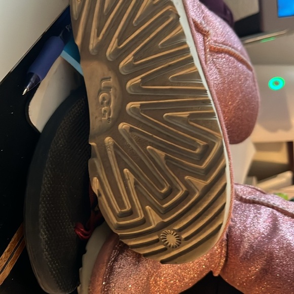 UGG Classic Short II Glitter Sparkle Pink Boots Youth Kids Girls Size 11 - Picture 3 of 6